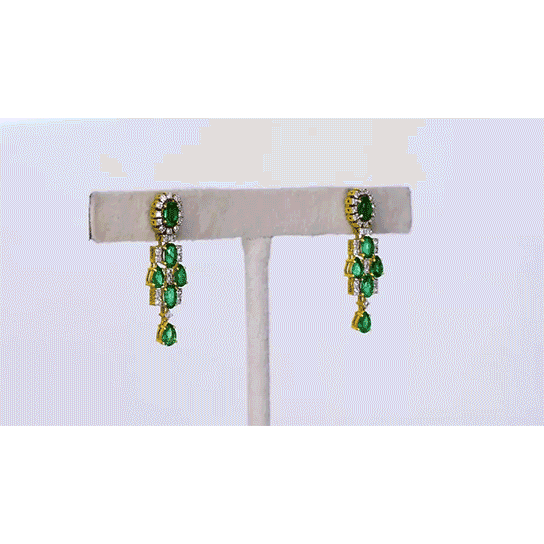 Introducing our stunning Diamond and Emeralds Necklace and Earring Pair - (GDNE0446)