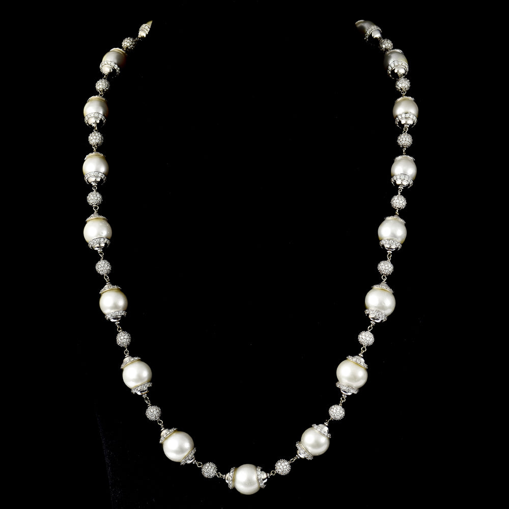 Exquisite necklace featuring radiant gold, dazzling diamonds, and luxurious South Sea pearls. - WDN1204