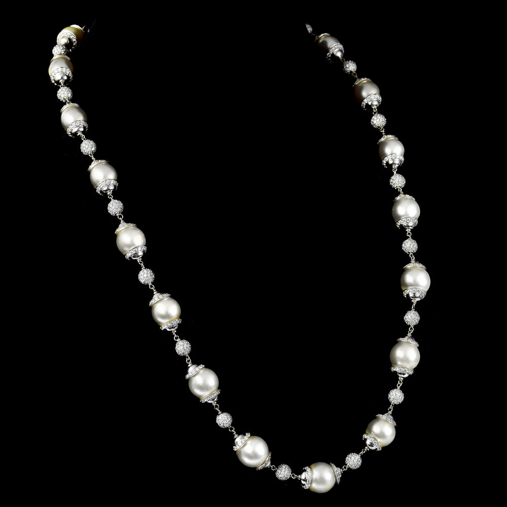 Exquisite necklace featuring radiant gold, dazzling diamonds, and luxurious South Sea pearls. - WDN1204