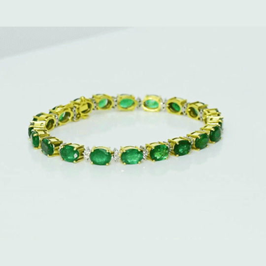 Radiate timeless elegance with this exquisite emerald and diamond bangle, where vibrant green gemstones and dazzling diamonds create a refined statement of luxury and grace.(GDBR0068)