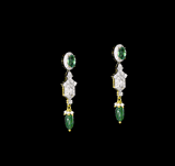 This elegant necklace set features sparkling diamonds and rich green emeralds, beautifully paired with emerald maniya stringing. A perfect blend of classic charm and modern design, ideal for weddings, parties, or special occasions. (GDNE0512)