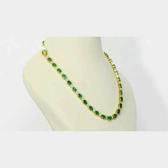 Emerald Elegance Necklace Set A timeless single-line necklace featuring vivid oval emeralds and brilliant diamonds, paired with elegant matching earrings for effortless luxury and refined everyday glamour.(GDNE0544)