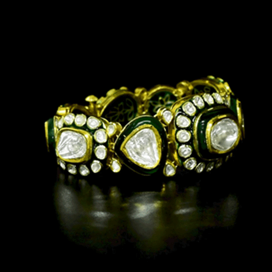 Royal Polki Flexible Bracelet A luxurious flexible bracelet showcasing oversized diamond polki, accented with shimmering polki details and rich green enamel for timeless royal elegance and charm.(KMBR0153)