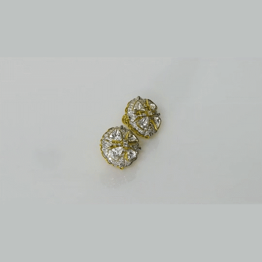 Beautiful fusion-style tops featuring sparkling Polki and round diamonds, crafted in a modern elegant design for timeless beauty and everyday luxury.(KME2506)