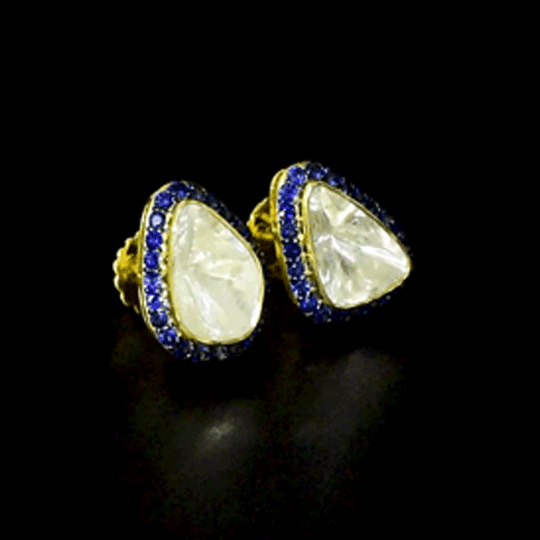 Diamond Polki & Blue Sapphire Tops Elegant Diamond Polki tops surrounded by vibrant blue sapphires, blending timeless heritage, refined craftsmanship, and effortless sophistication for every occasion.(KME2534)