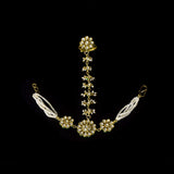 Royal Diamond Polki Hathphool Grace your hands with a single-ring diamond polki hathphool, adorned with delicate pearl strands for timeless elegance and regal traditional charm.(KMHP0014)