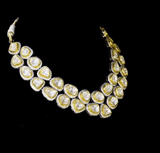 This grand fusion-style necklace features a Big diamond Polki at the center, surrounded by shimmering round diamonds. A striking design that blends traditional elegance with modern luxury for special occasions.(KMNE3296)