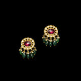 Grace your neckline with this elegant white choker necklace and tops set, featuring uncut diamonds and a striking center pink stone. A refined choice for contemporary brides and festive wear.(KMNE3576)