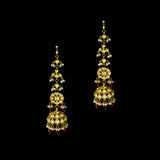 This white choker necklace and jhoomki pair is beautifully crafted with uncut diamonds, and strung with rubies and pearls. A perfect blend of elegance and tradition for weddings and festive occasions.(KMNE3585)