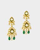 An elegant necklace and earring set featuring diamond polki framed by a vivid green circle, strung with emerald maniya and pearls. Blending heritage craftsmanship with refined luxury, it’s perfect for graceful, modern celebrations. (KMNE3588)