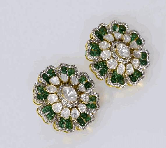 Make a bold statement with this stunning fusion-style necklace set, featuring a dazzling blend of diamond polki, round diamonds, and rich emerald beads. A perfect mix of tradition and modern glamour.(KMNE3592)