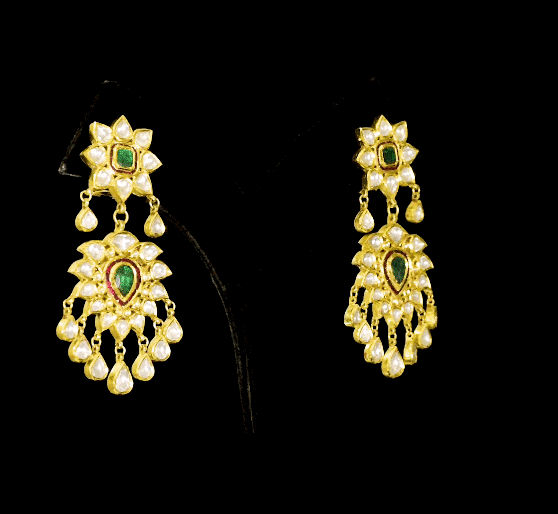 Make a majestic statement with this grand necklace set, featuring uncut diamond Polki, a striking emerald centerpiece, rich red stones, and delicate pearls in the funghar. A masterpiece of regal elegance.(KMNE3616)