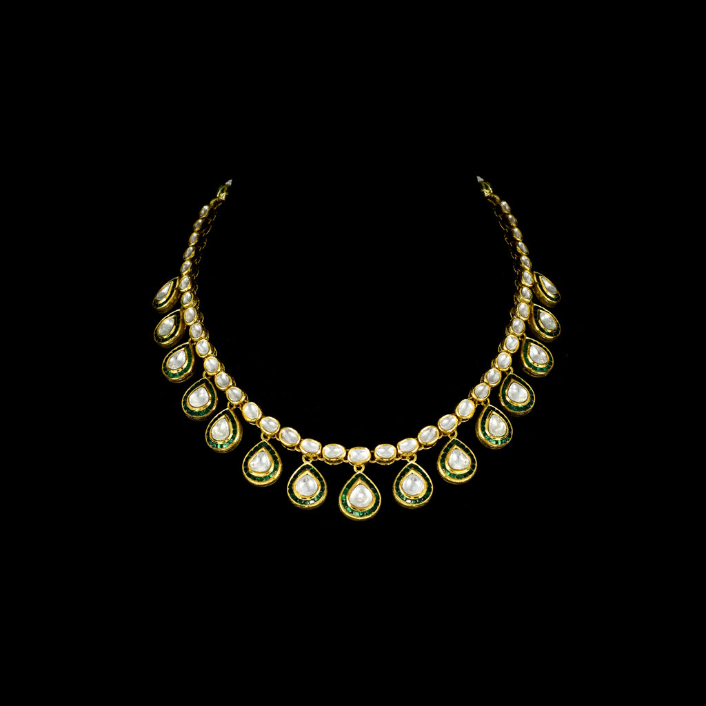 Elegance redefined with this stunning necklace, featuring uncut diamond Polki and graceful pear-shaped drops. A timeless design that captures the essence of luxury, perfect for weddings, festivities.(KMNE3617)