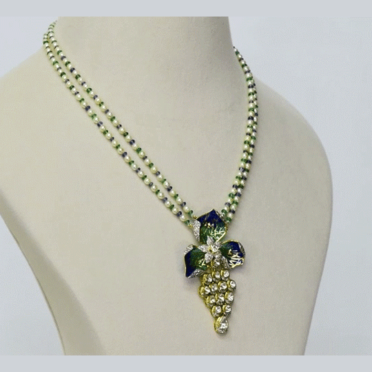 A pendant and earring set featuring diamond polki and round brilliant diamonds, accented with green and blue French enamel. Designed in a refined fusion style, it blends traditional artistry with a contemporary touch, ideal for festive occasions(KMPE1348)