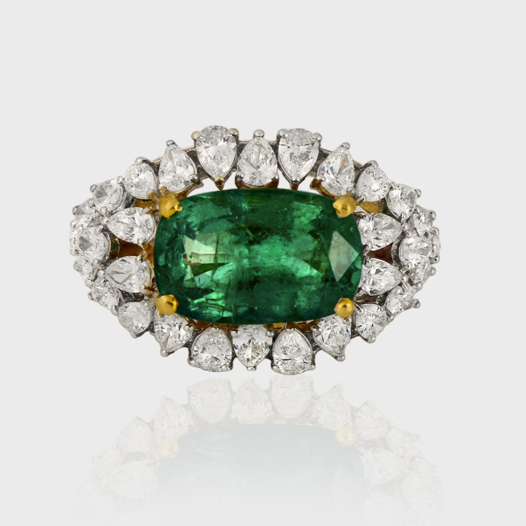 Ring with pear shape diamonds and oval emerald that celebrates the timeless allure of Emeralds and the exquisite brilliance of Diamonds.(PGDR0387)