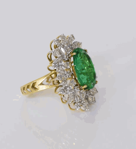Stunning ring with vivid oval emerald, accented by sparkling diamonds—elegant and timeless for every occasion.(PGDR0429)