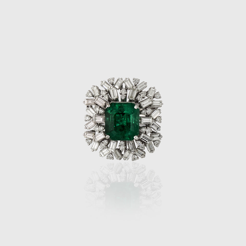 Elegant octagon emerald ring adorned with high-quality round and baguette diamonds—perfect blend of sophistication and timeless beauty.(PGDR0462)