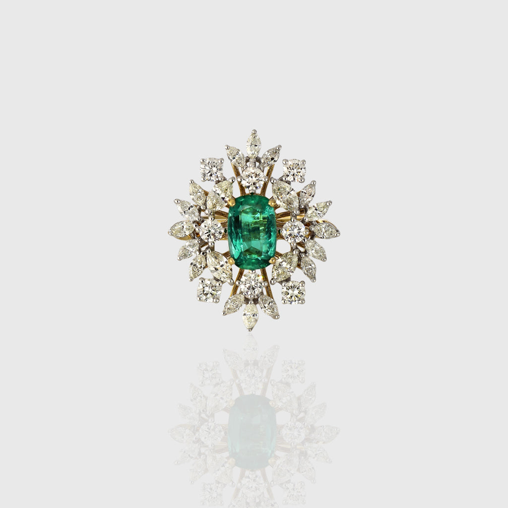 Stunning ring with vivid oval emerald of exceptional color and quality, accented by sparkling diamonds—elegant and timeless for every occasion.(PGDR0459)