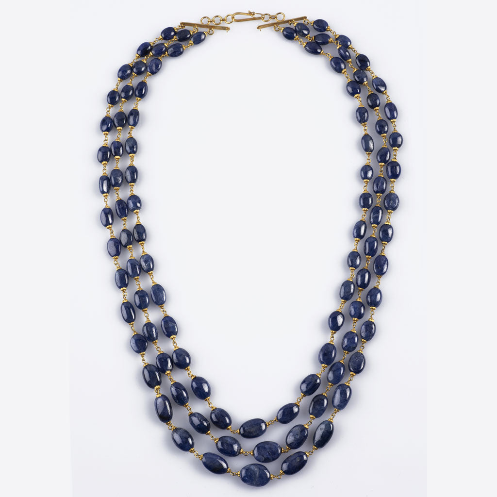 Three line necklace of sapphire maniya in gold wire STRG123