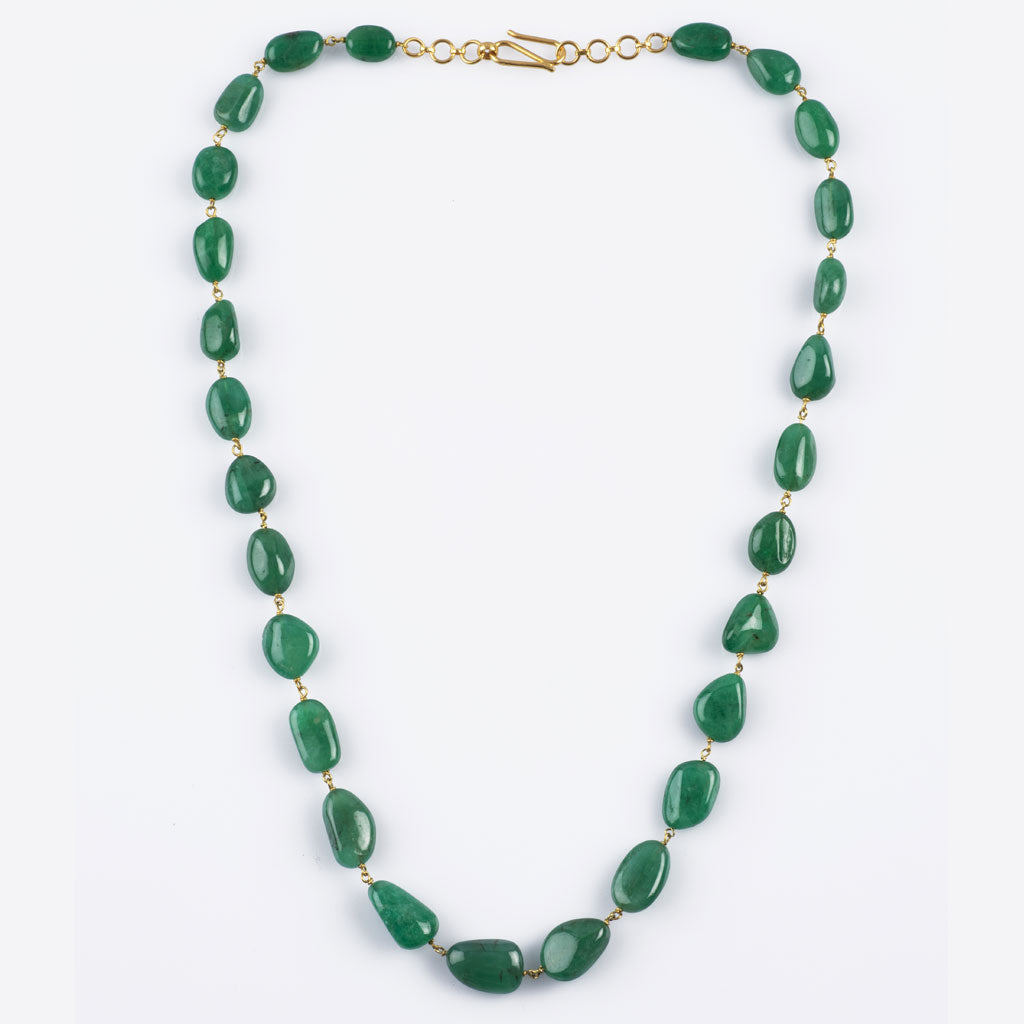 Single line string of emerald maniya in gold wire  STRG247