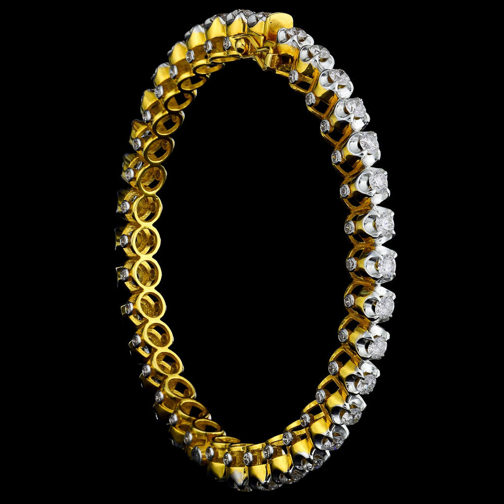 Introducing our exquisite 17 Pointer Diamond Bangle - (WDN1100)