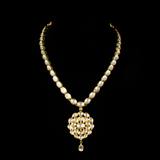 Necklace in single line and tops pair in 18k gold with uncut diamondThis stunning necklace and earring set features a single line of exquisite Dia Polki stones - KMNE3203, KME2187